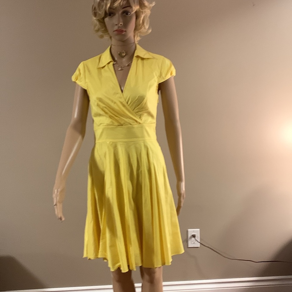BETSEY JOHNSON Yellow Dress Cap Sleeves and Collar V-Neck Fully Lined Size 6 NEW